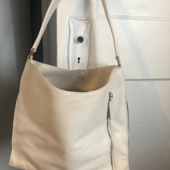 Elegant Cream Shoulder Bag - Picture 4 of 4